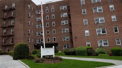 682 Tuckahoe Rd #4D, Yonkers, NY 10710