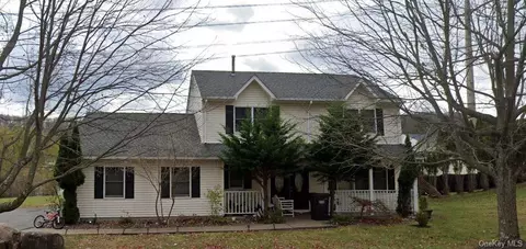 7 Van Wort Dr, Mount Ivy, NY 10923