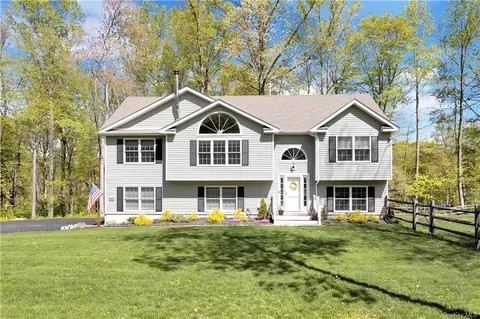 34 Watson Way, Putnam Valley, NY 10579