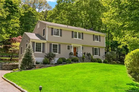 20 Suzanne Ln, New Castle, NY 10514