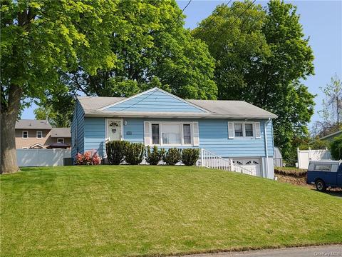 13 Valewood Dr, New Windsor, NY 12553