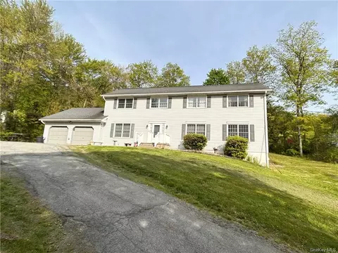 32 Dogwood Rd, East Fishkill, NY 12533