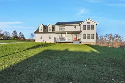 10 College Dr, Woodbury Town, NY 10930