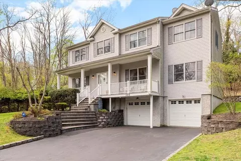 590 Landing Ave, Smithtown, NY 11787