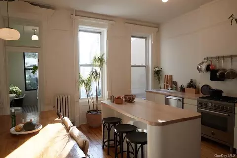 254 Vernon Ave, Brooklyn, NY 11206