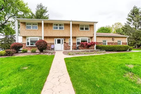17 Colony Dr, Monroe, NY 10950