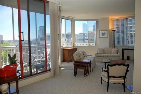 10 Stewart Pl #PH-DW, White Plains, NY 10603
