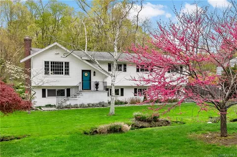 10 Birch Ln, New Castle, NY 10514