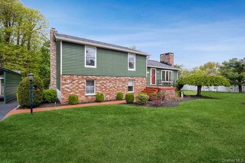 17 Lucas Ln, Beacon, NY 12508