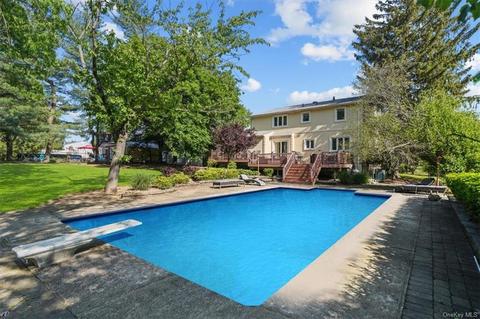 14 Oriole Rd, Clarkstown, NY 10956