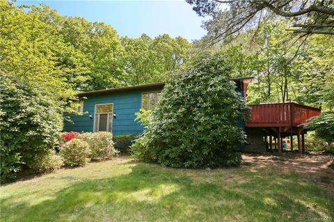 14 Orchard Ct, Ramapo, NY 10977