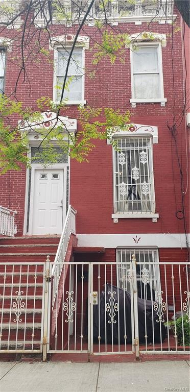 416 E 142nd St, Bronx, NY 10454