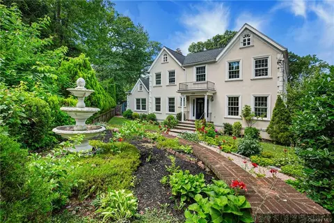 105 Dellwood Rd, Yonkers, NY 10708