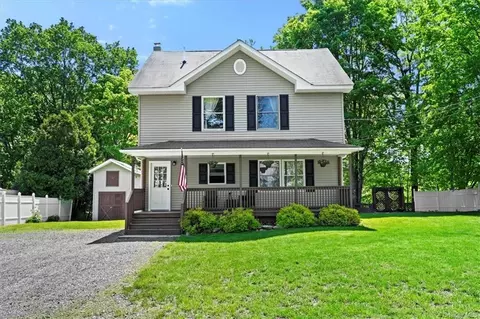 45 Dickerson Ave, Crawford, NY 12549