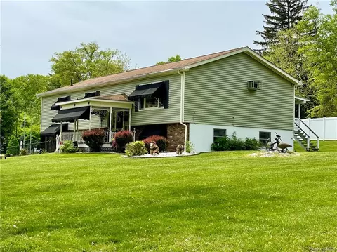 6 Houtman Dr, Walden, NY 12586
