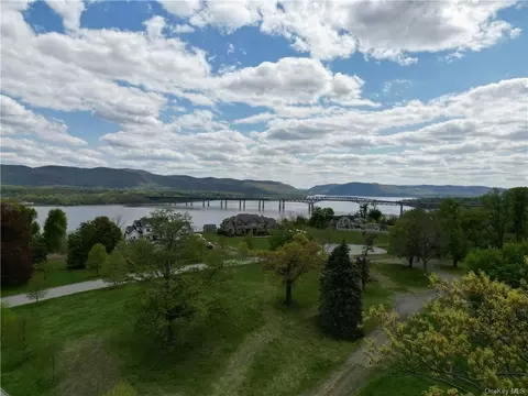 5 Chelsea View Ter, Newburgh, NY 12550