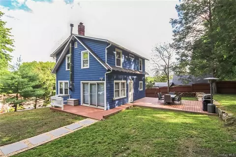 16 Maiden Ln, Mahopac, NY 10541