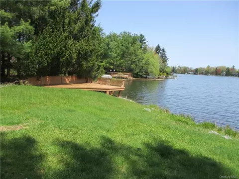 62 Lake Shore S Dr, Thompson, NY 12775
