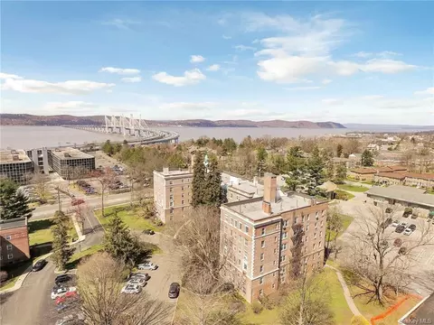 300 S Broadway #4-F, Greenburgh, NY 10591