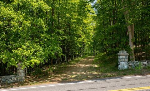 74 Turk Hill Rd, Southeast, NY 10509