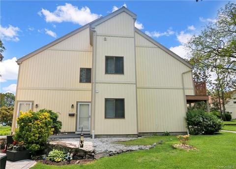 12 Cromwell Pl #A, Yorktown, NY 10547