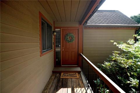 1210 Eagle Bay Dr, Ossining, NY 10562