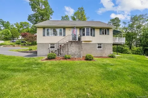 160 Clubhouse Dr, Kent, NY 10512