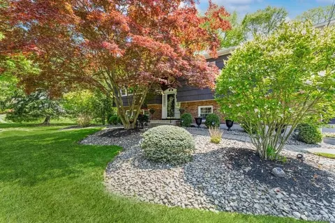 4 Continental Ct, Ramapo, NY 10977