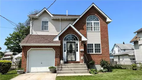21 Davis St, Roosevelt, NY 11575
