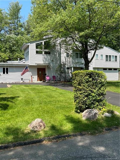 1 Hartshorn Ln, Clarkstown, NY 10994