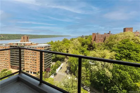 750 Kappock St #1103, Bronx, NY 10463