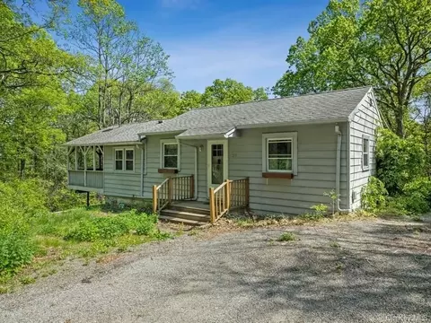 39 Upland Dr, Philipstown, NY 10524