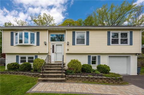 7 Creamery Dr, New Windsor, NY 12553