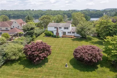 3 Fieldstone Ct, Clarkstown, NY 10956