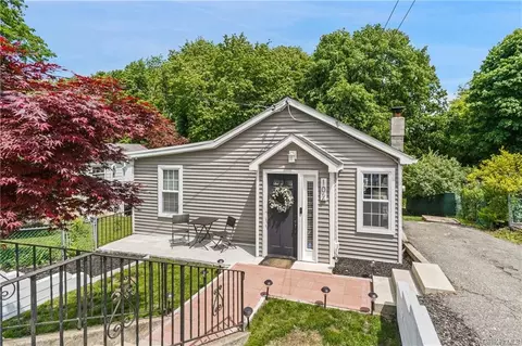 102 Longfellow Dr, Kent, NY 10512