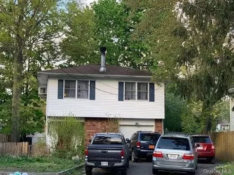 96 Dix Hills Rd, Huntington, NY 11743