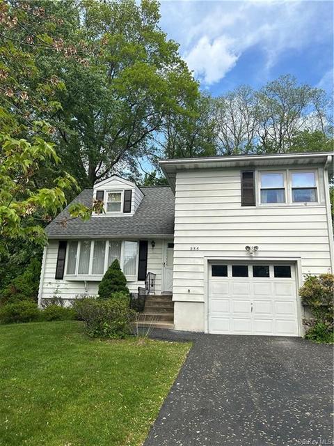235 Valley Rd, Clarkstown, NY 10989