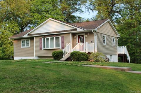 18 Montfort Woods Rd, Wappinger, NY 12590