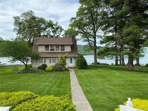 17 Walts Way, Greenwood Lake, NY 10925