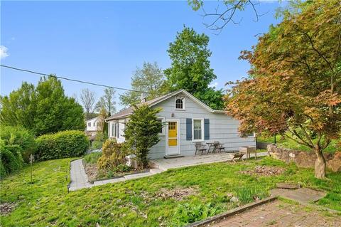 142 Cottage Dr, Kent, NY 10512