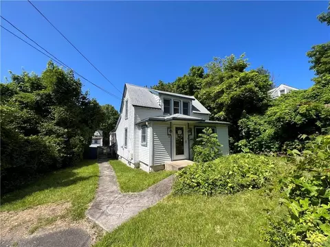 12 Preston St, Port Washington, NY 11050
