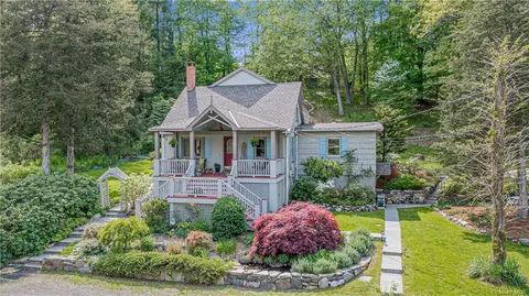 8 South Ln, Katonah, NY 10536