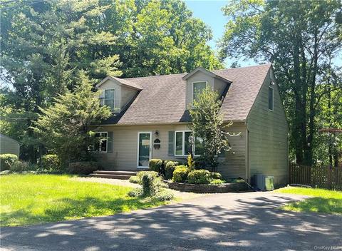 7 Robin Pl, Clarkstown, NY 10994