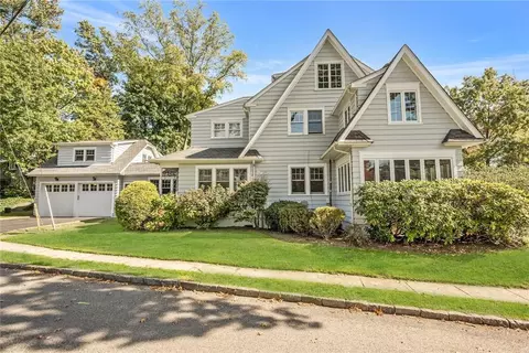 74 E Brookside Dr, Larchmont, NY 10538