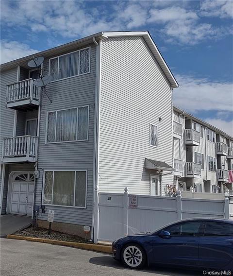 23 Simmons Loop, Staten Island, NY 10314