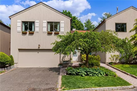 102 Fairway Grn, Mamaroneck, NY 10543
