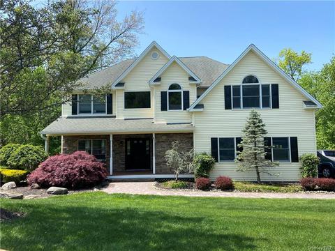 25 Carley Ct, Clarkstown, NY 10994