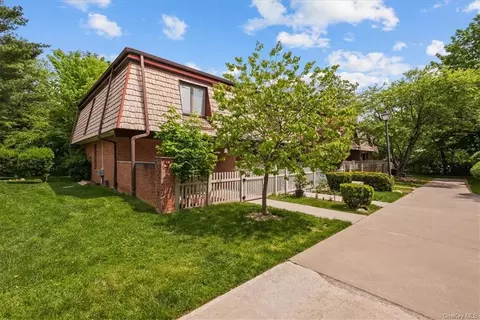 15 Heritage Dr #A, Clarkstown, NY 10956