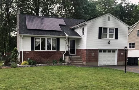 25 N Edsall Ave, Clarkstown, NY 10954