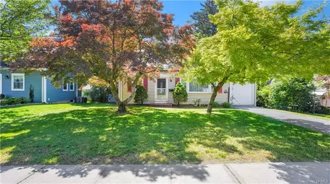 93 County Center Rd, Greenburgh, NY 10607